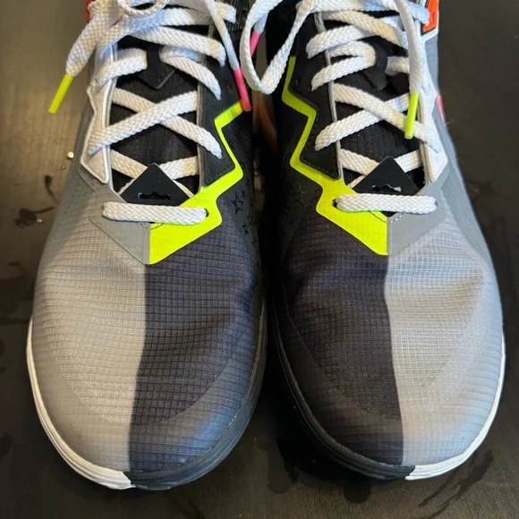 Nike LeBron James Tune Squad Basketball Shoes - Picture 4 of 6